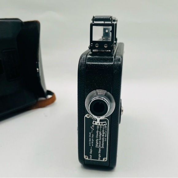 Cine-Kodak Eight Model 25 8mm Cine Camera with Kodak Anastigmat 13mm f/2.7 Lens - Picture 2 of 4